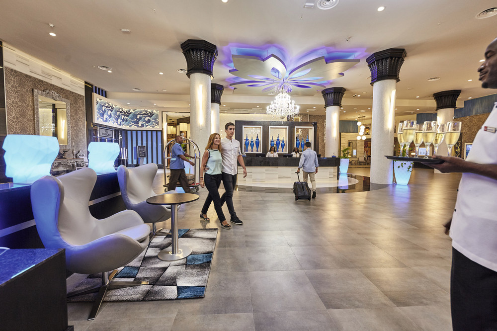 Lobby at Riu Palace Paradise Island - Blog Lobby at Riu Palace Paradise Island